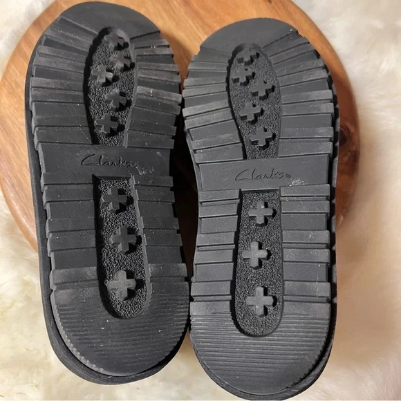 Clarks Black Patent Leather Loafers with Fringe Detail Size 6.5 - Picture 9 of 11